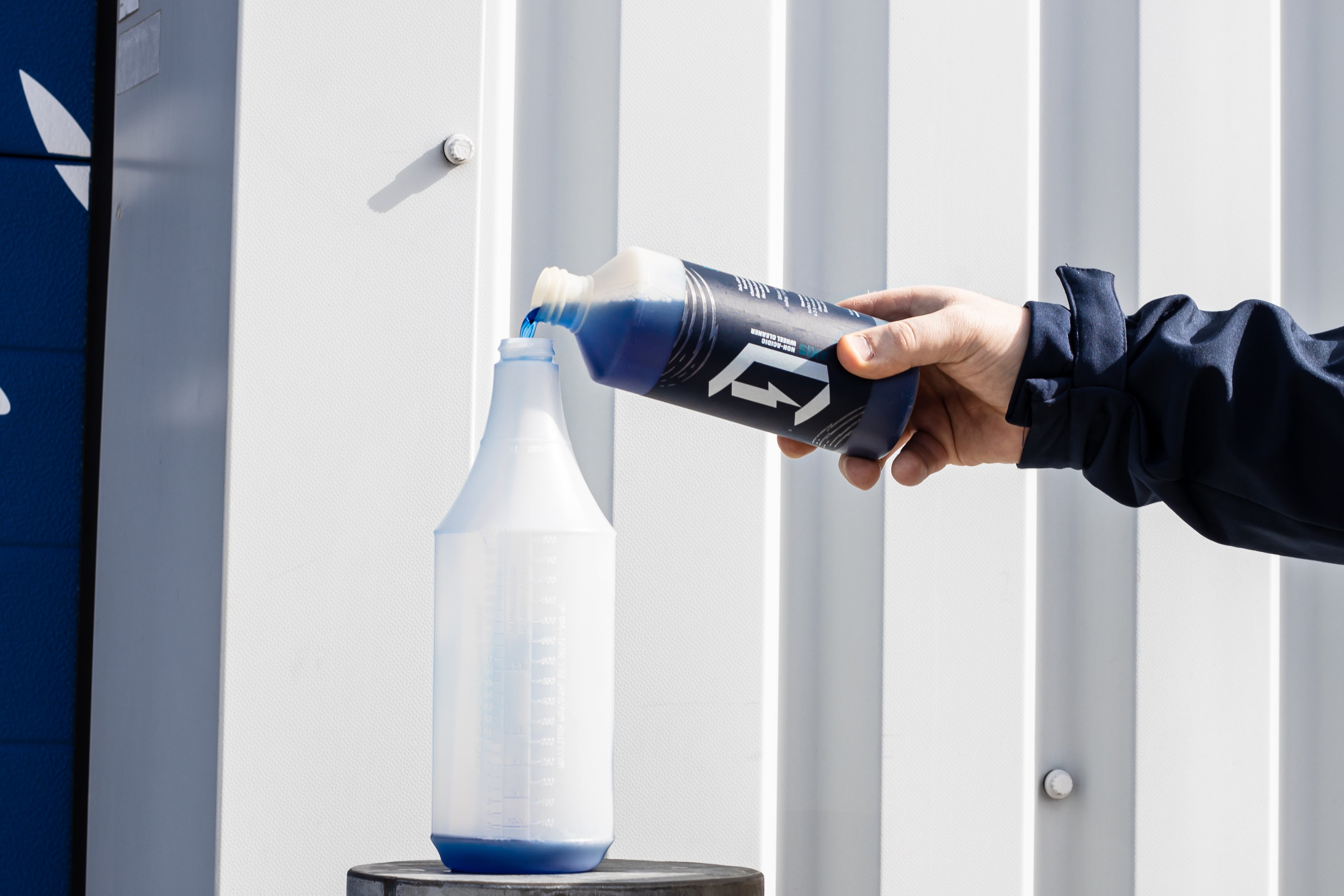 Duel Autocare - Professional Dilution Spray Bottle and Chemical Resistant Trigger 947ML
