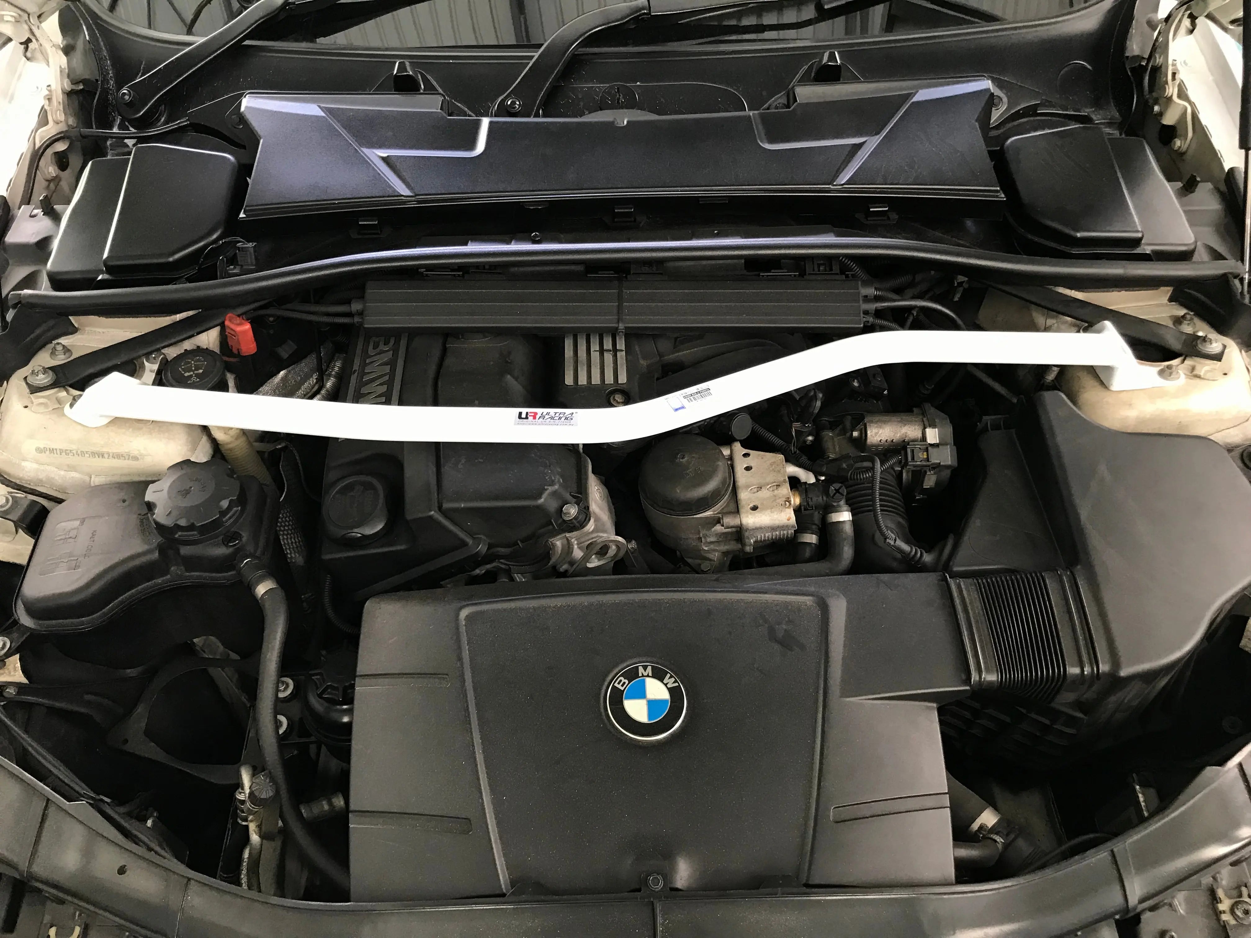 Ultra Racing BMW E90 (320i) 2.0 2WD 2004-2013 Front Strut Brace Ultra Racing