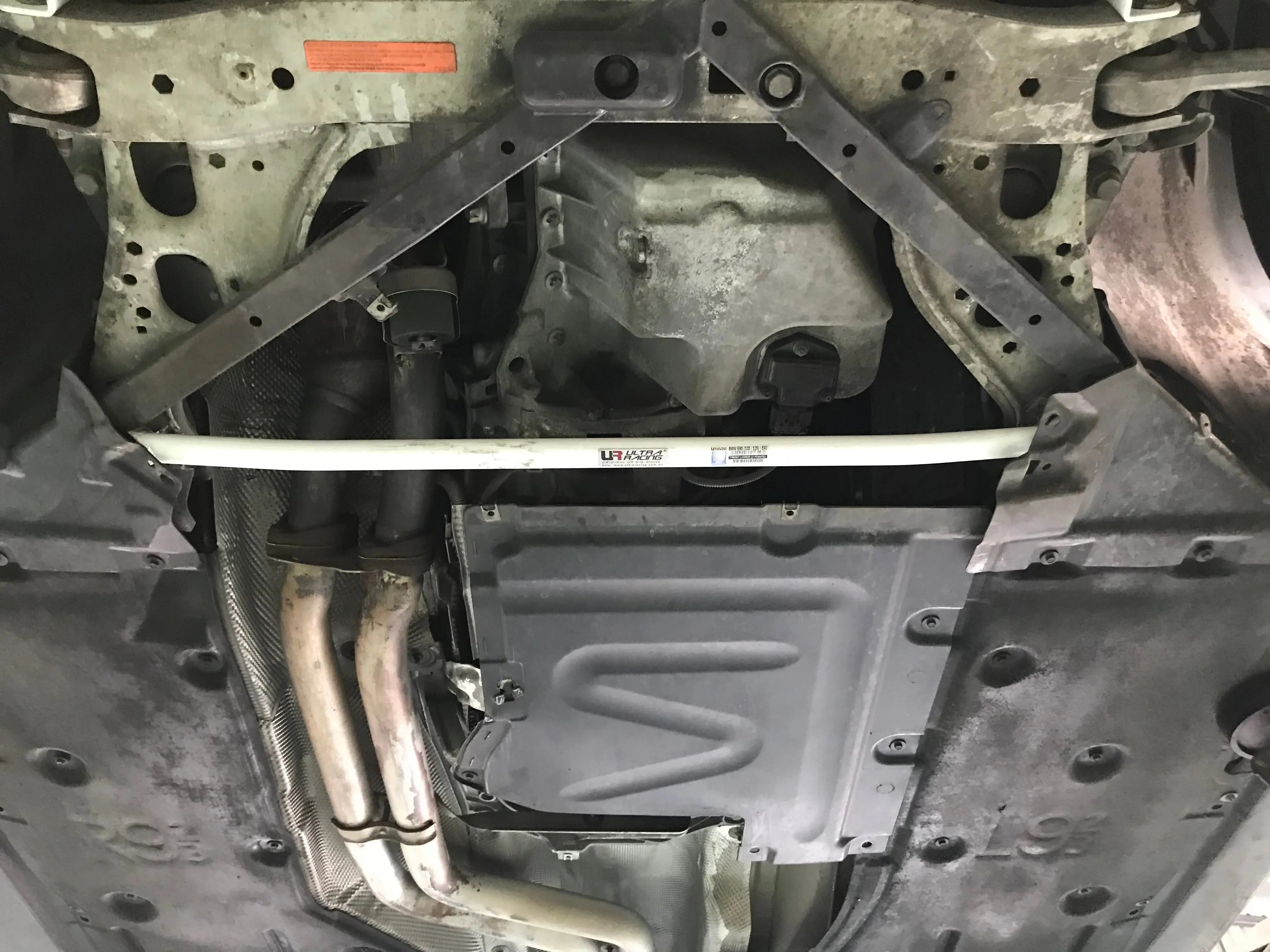 Ultra Racing BMW E91 (320d) 2.0D 2WD ESTATE 2004-2013 Front Lower Brace Ultra Racing