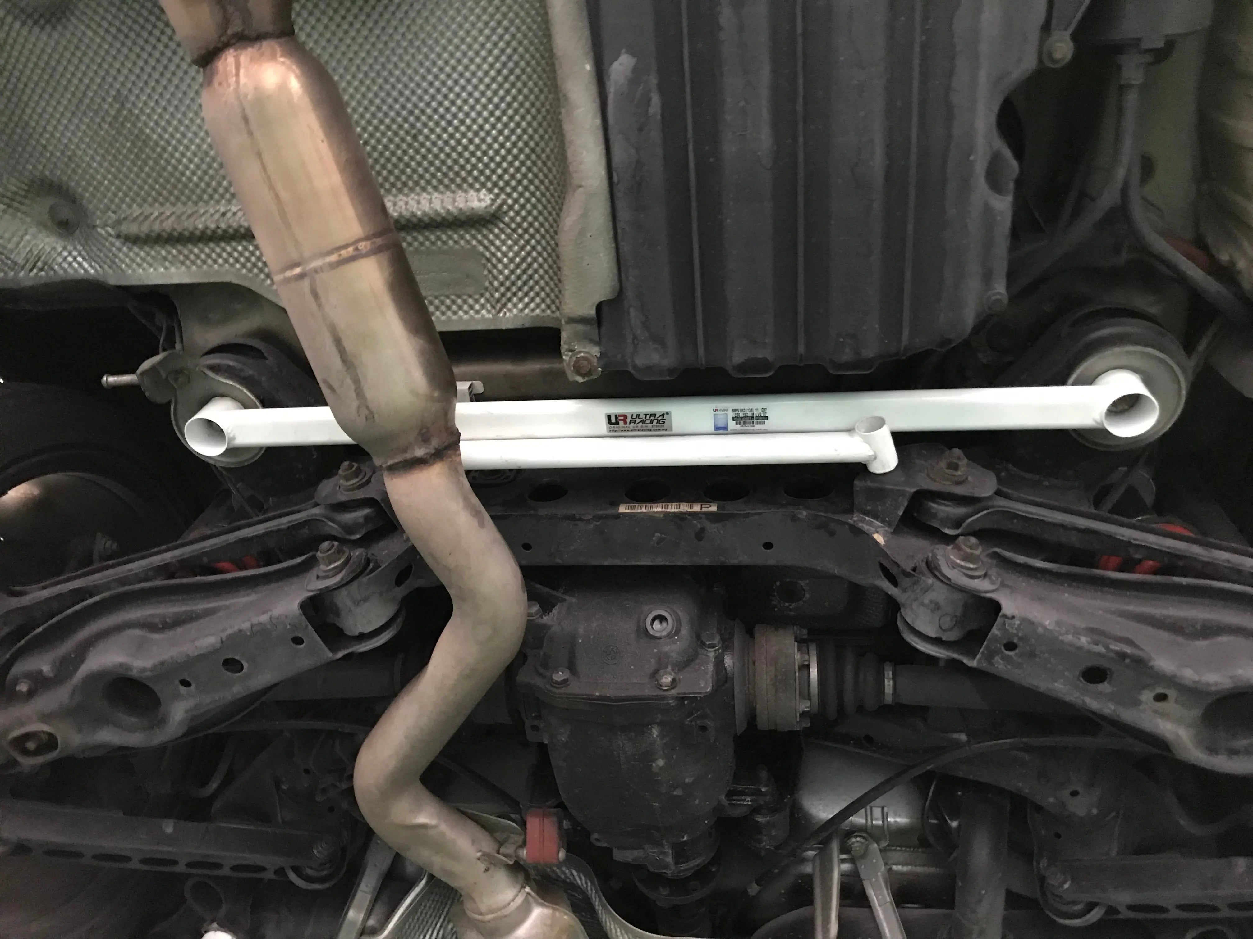 Ultra Racing BMW E92 (330i) 3.0 2WD COUPE 2006-2013 Rear Lower Brace 1 Ultra Racing