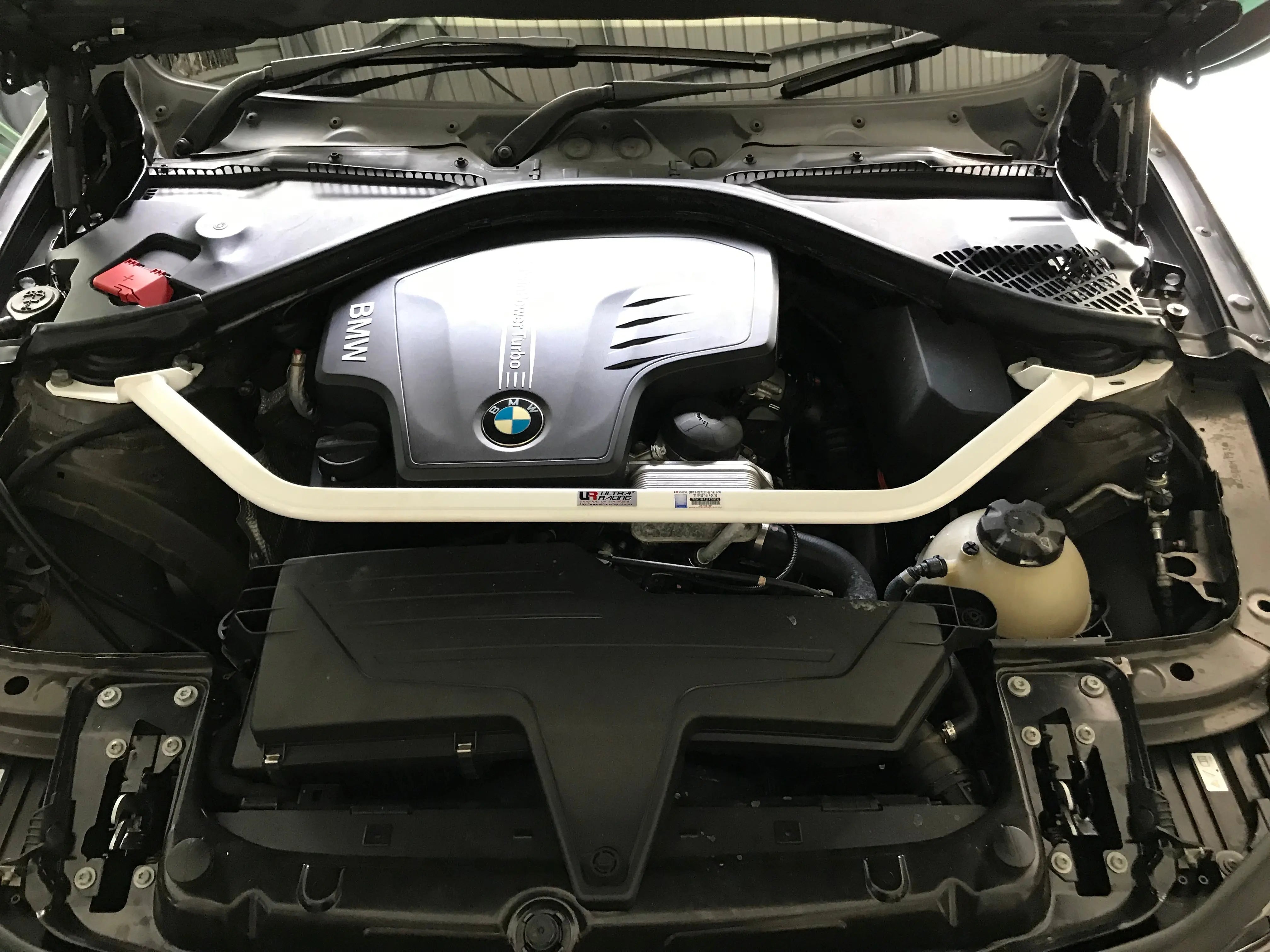 Ultra Racing BMW F22 (220i) 2.0T 2WD COUPE 2014-2016 Front Strut Brace Ultra Racing