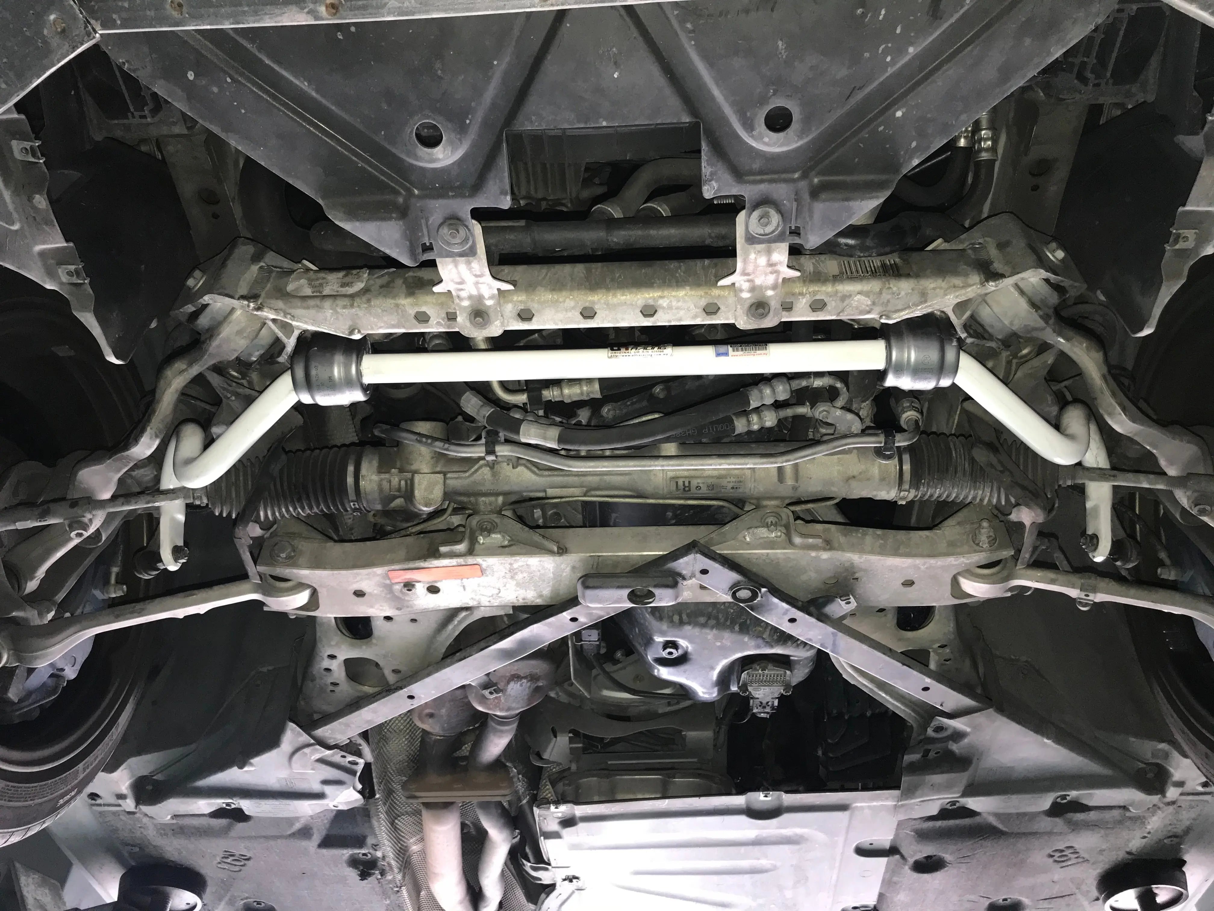 Ultra Racing  BMW E92 (330i) 3.0 2WD COUPE 2006-2013 Front Anti Roll Bar Ultra Racing