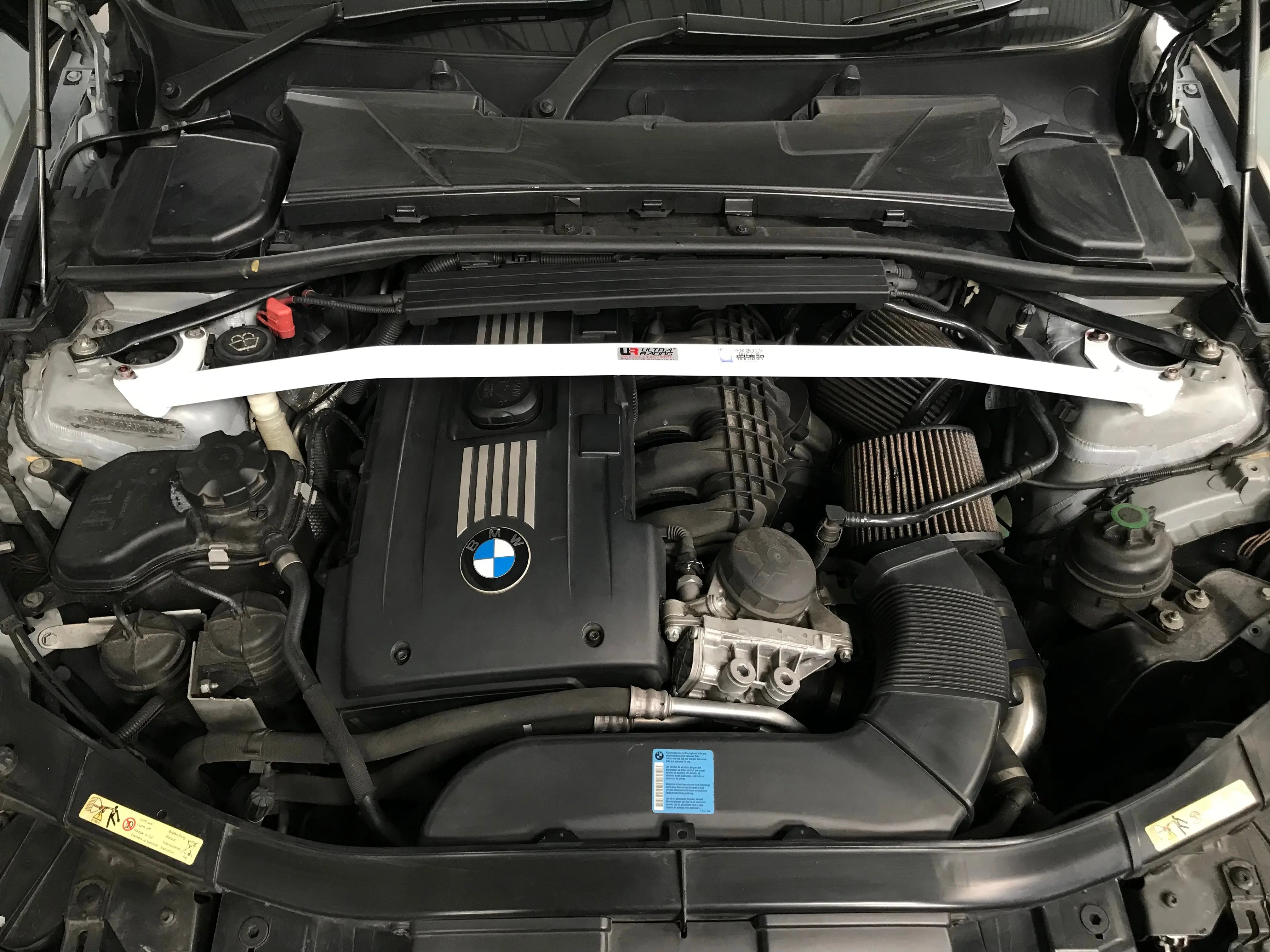 Ultra Racing  BMW E92 (330i) 3.0 2WD COUPE 2006-2013 Front Strut Brace Ultra Racing