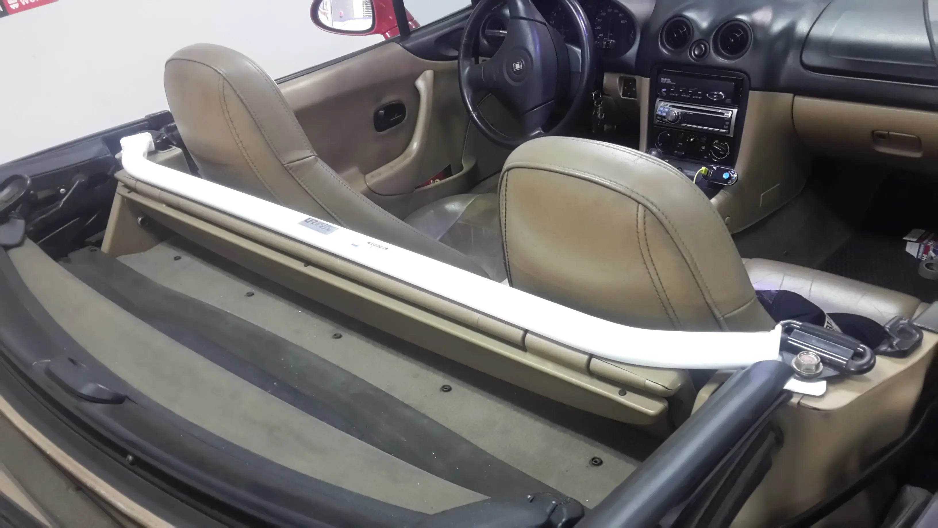 Ultra Racing MAZDA MX-5  2ND GEN (NB) 1.8 2WD 1998-2005  Rear Upper Strut Brace Ultra Racing