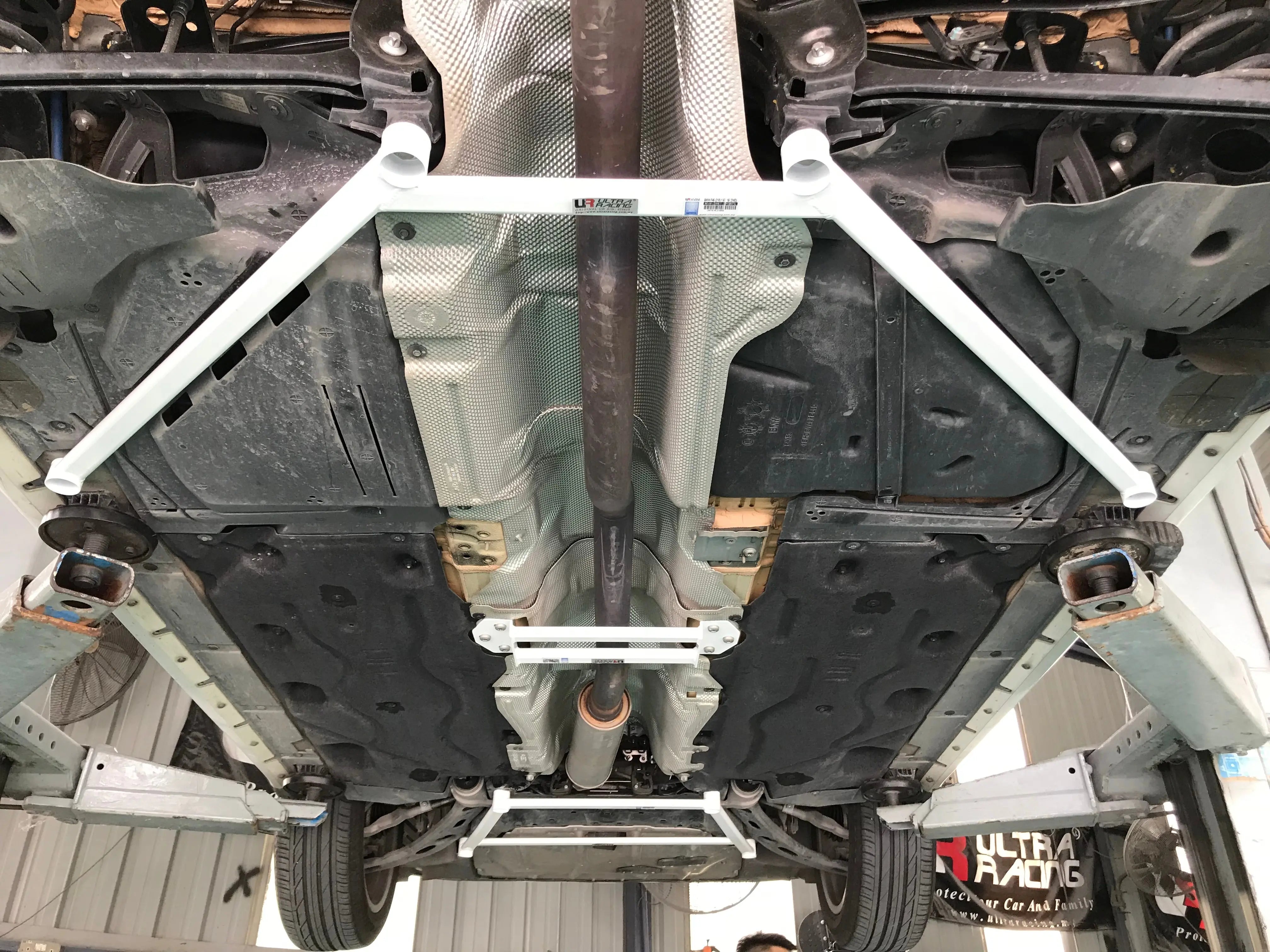 Ultra Racing MINI CLUB MAN  2ND GEN F54 2.0D 2WD 2015-present  Rear Lower Brace Ultra Racing