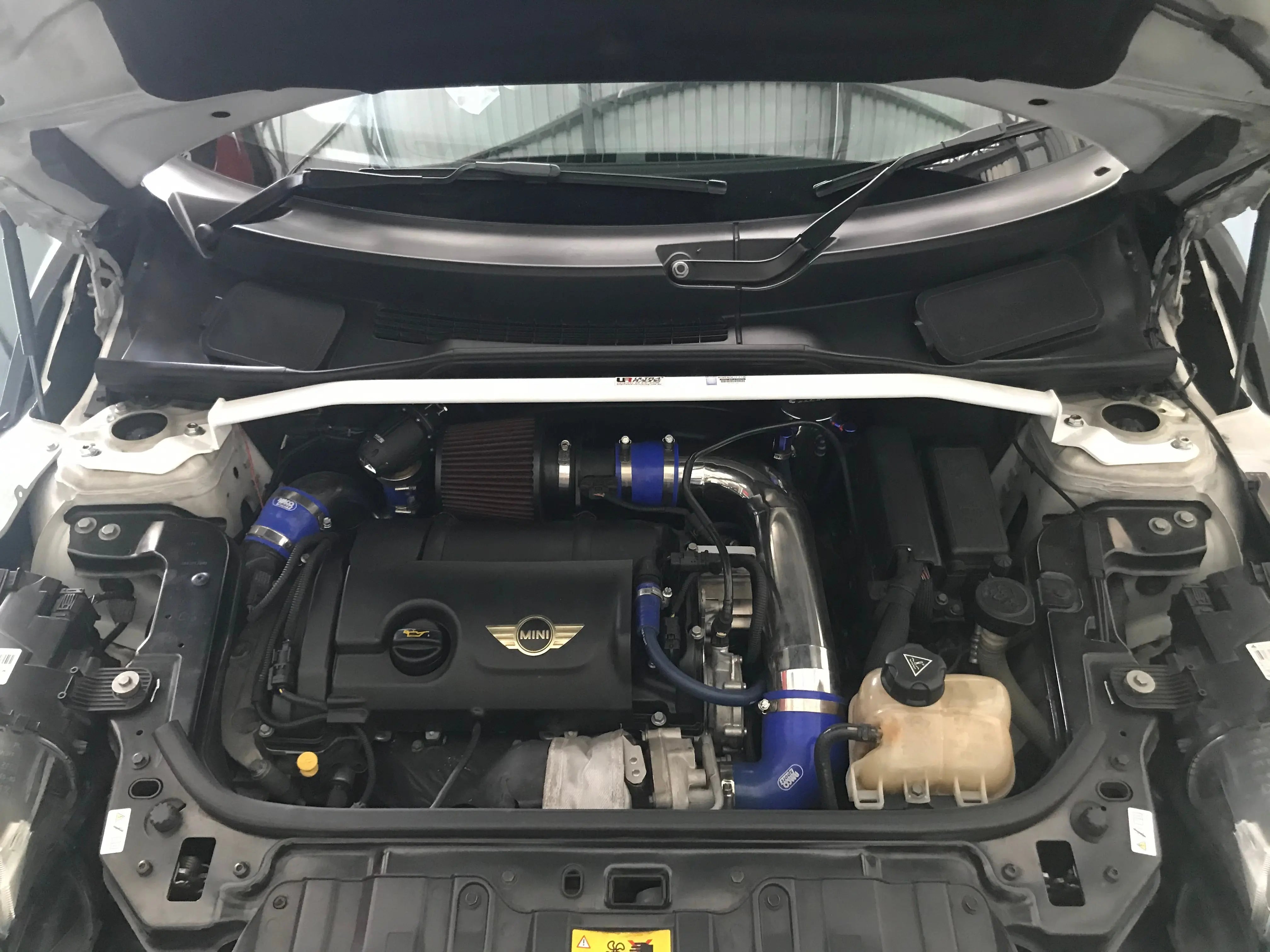 Ultra Racing MINI COUNTRY MAN  1ST GEN R60 1.6T 4WD 2010-2016  Front Strut Brace Ultra Racing