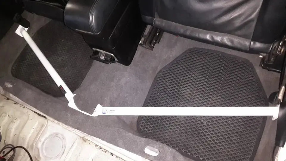 Ultra Racing MITSUBISHI EVO 4 4TH GEN (CN9A) 2.0T 4WD 1996-1998  Interior Brace Ultra Racing